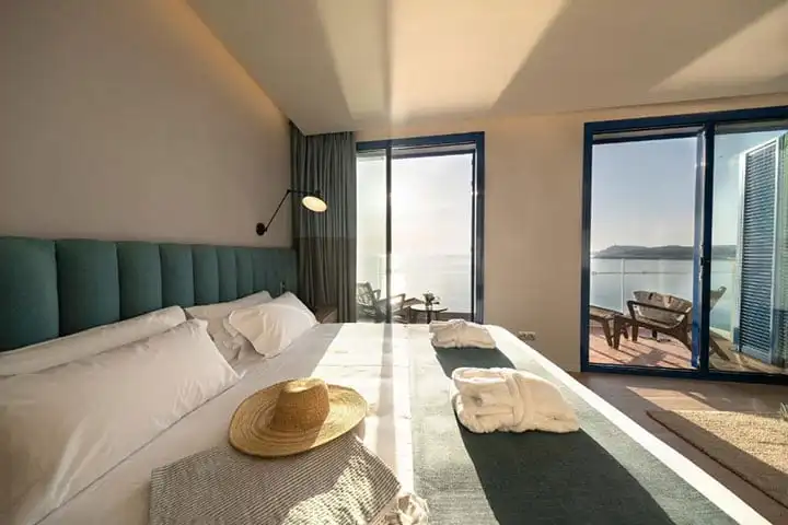 Seafront hotel, L'Escala