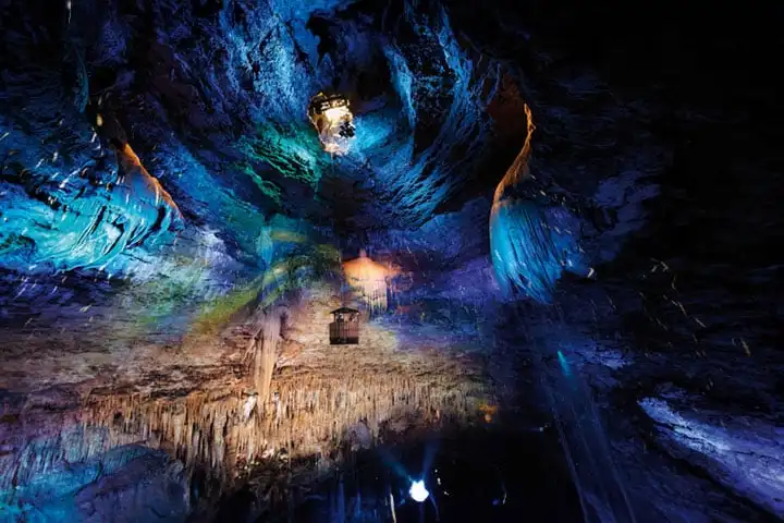 Visit the Gouffre de Proumeyssac