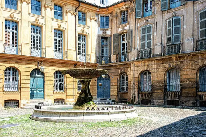 Visit Aix-en-Provence on foot