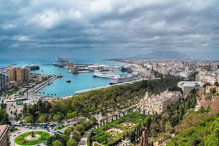 Visit Malaga in 1 day: TOP 5 and good addresses