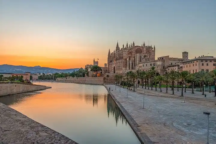 Visit Palma de Mallorca on Foot: Top 10 Not to Be Missed