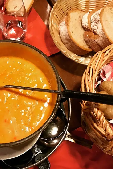 Swiss tomato fondue
