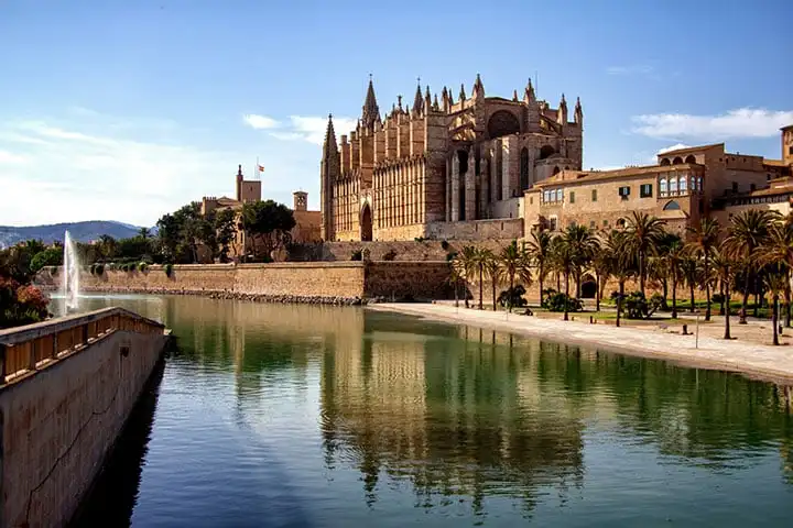Visit Palma de Mallorca on Foot: Top 10 Must-Sees