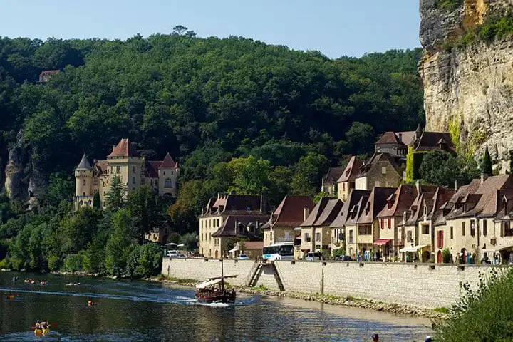 What to See in Dordogne? Villages, Caves and Châteaux