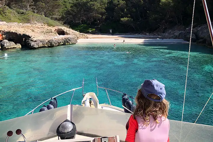 Boat trip to explore the most beautiful beaches in Menorca