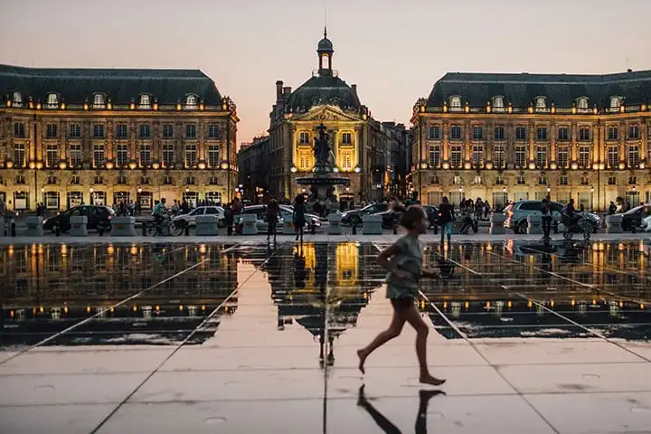 Place de la Bourse and its Miroir d'eau, Bordeaux