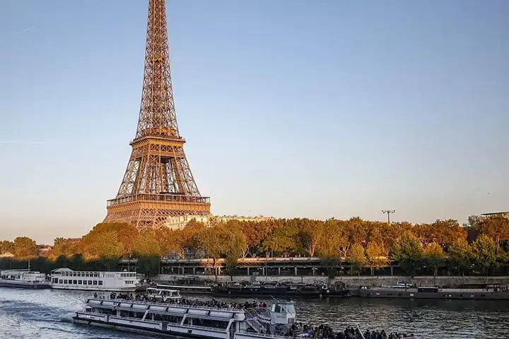 Seine cruise in Paris