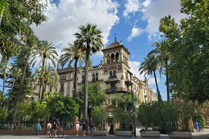 What to do in Seville? Visit the historic centre