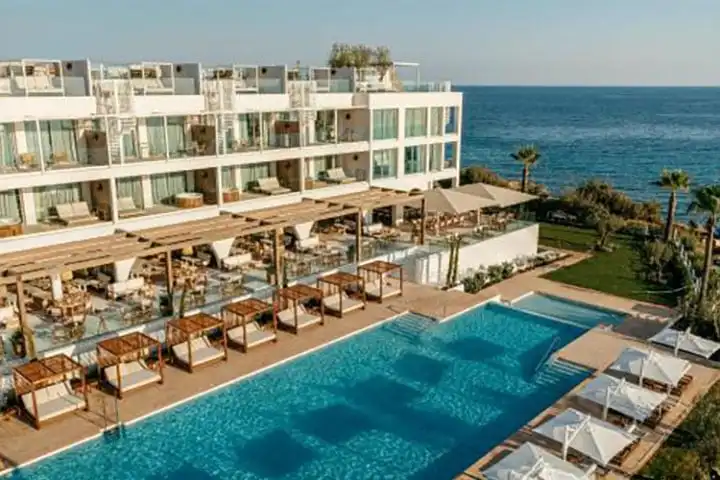 Luxury seafront hotel in Menorca