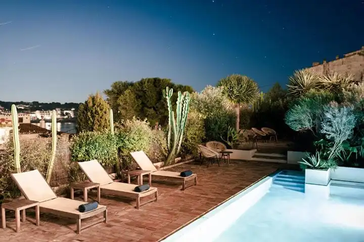 Seafront hotel on the Costa Brava in Cadaqués