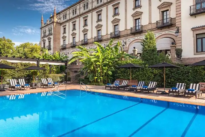 Hotel for visiting the Alcázar of Seville