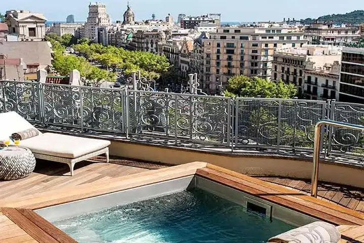 5-star Barcelona hotel with spa and rooftop