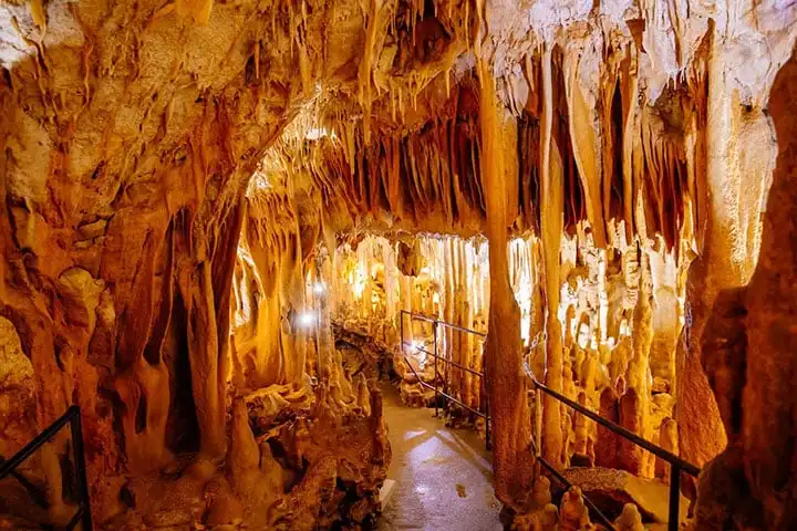 Visit the Villars Caves in Dordogne
