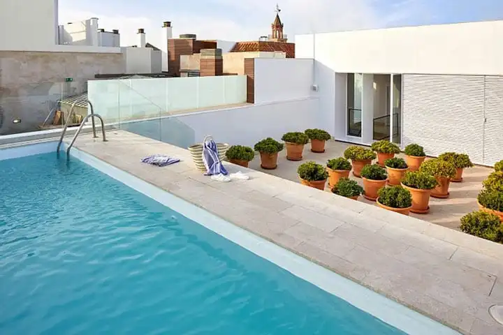 Hotel in central Seville with parking